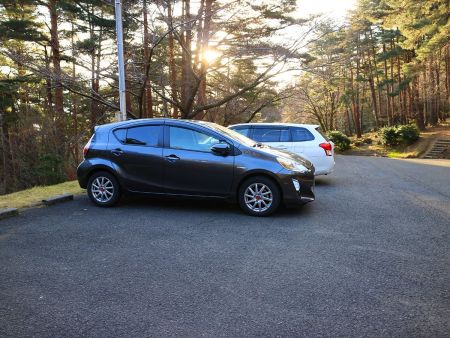 登山口のすぐ隣に駐車場とトイレがあったのでここに車を停めてスタート