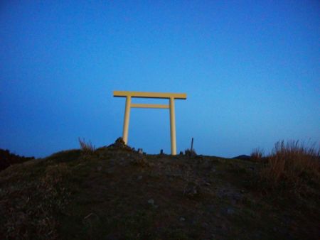 名残惜しいけど明るくなったので入道ヶ岳をあとに下山開始