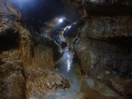 洞窟内は細いところがあったりしてカメラぶら下げてたので大変だった