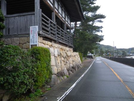 朝６時過ぎに常宮神社に到着してバスを待つ時間が長すぎるので西方ヶ岳から登って浦底からは昼のバスで戻ることにした