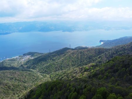 南側の砂浜あたりや日本海の水面もドローンで高度をあげて撮影すると綺麗に写ったと思う