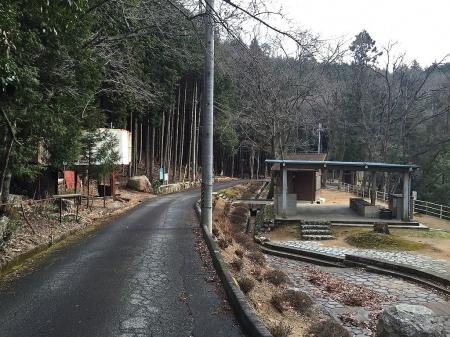 バンガローのところに駐車してスタート