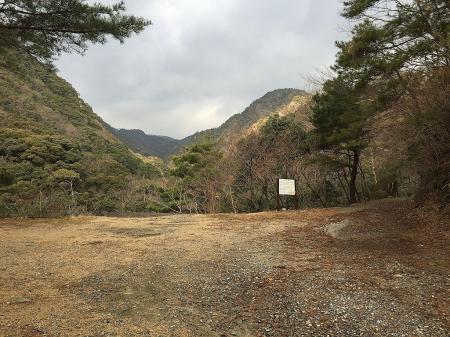 ここから長い林道がはじまる