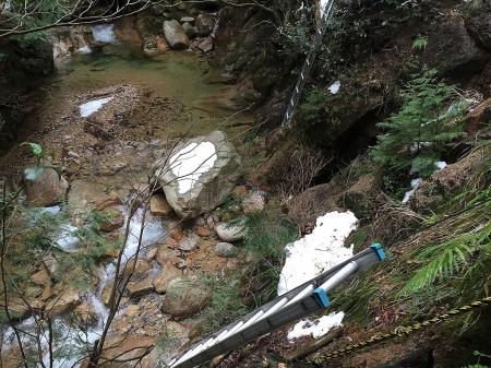 これが有名？なW梯子。下って登るがちょい信用に欠けるような梯子だった