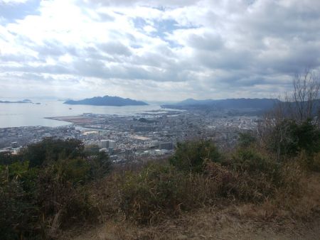 西側の展望は結構よく見えているけど、全体的には視界は狭いかも