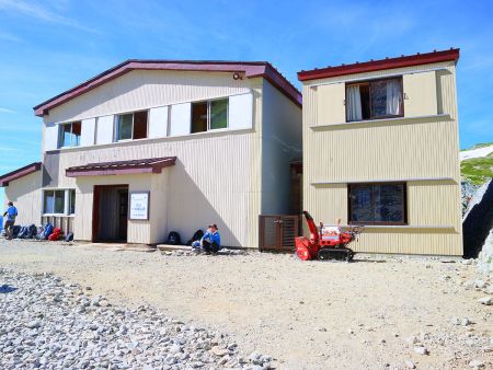 一の越山荘に到着。今後のためにも休憩はしておく