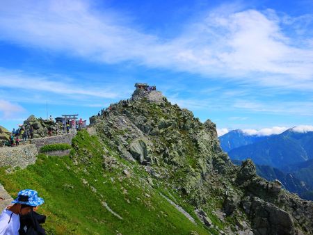 せっかくなので参拝料500円払って雄山山頂へ行ってみる