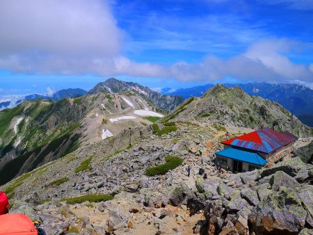 大汝山の休憩所が見えたけど、大汝山で撮影しながら休憩することにした