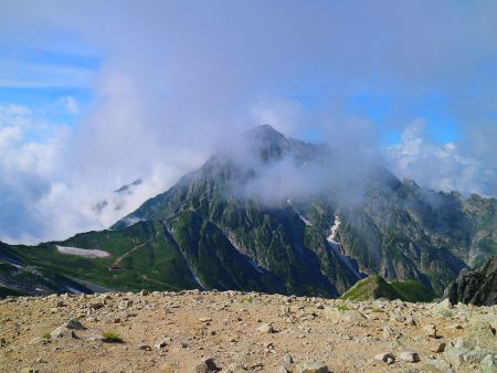 別山から綺麗な剱岳を見たかったけどもうガスっていた