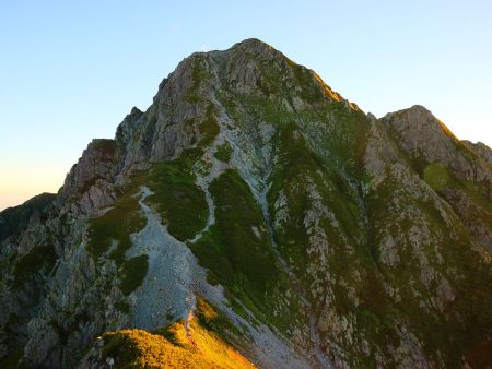 一服剱から前剱が見えた。剱岳はあれのまだ向こうらしい