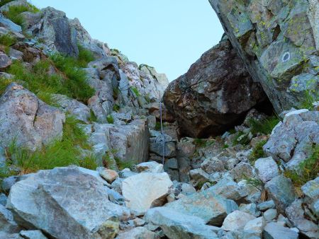 ここも鎖場だけどホールドできるところたくさんあるし余裕だった