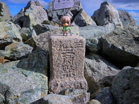 もちろん剱岳の三角点と雪村あおいちゃんを撮影