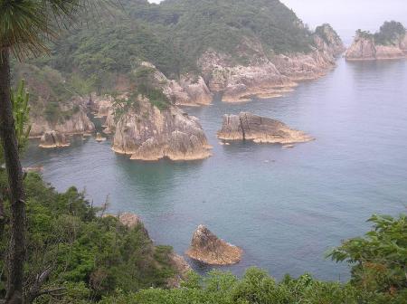 少し山を登ったところから見てみる