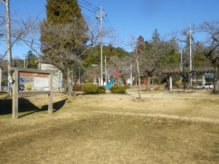 飯能中央公園駐車場に車を駐車してスタート。この公園のジャングルジムが無くなってるのは気のせいかな！？