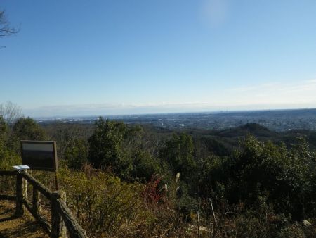 飯能市側の展望。雲がほとんどない快晴でよかった