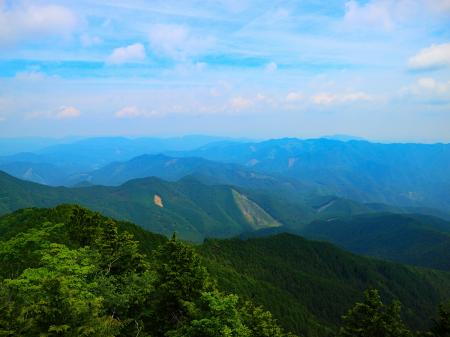 三角に削れてるような山が気になった。おそらく人工的なんだろうけどね