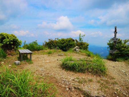 最後に局ヶ岳の山頂全体を撮影しておく