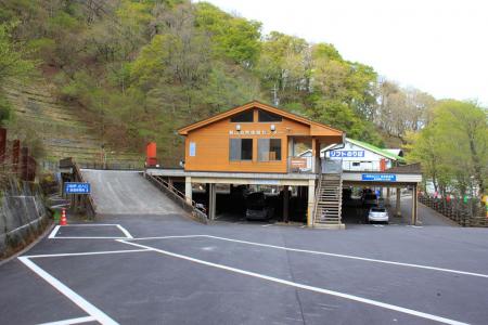 剣山自然情報センターの駐車場に車を置く