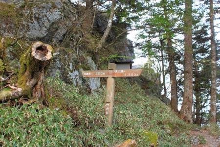 ここまでくるとリフト西島駅まではあと少し！