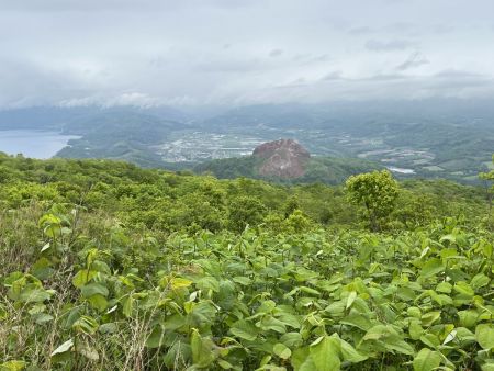 昭和新山を眼下に見てみたけど、標高は低いながらもやっぱり登ってみたくなった