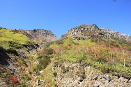 あのコル部を見ながらひがすら登る