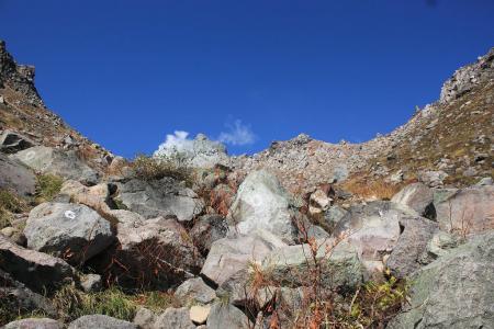 最後はガレ場を歩くことになる