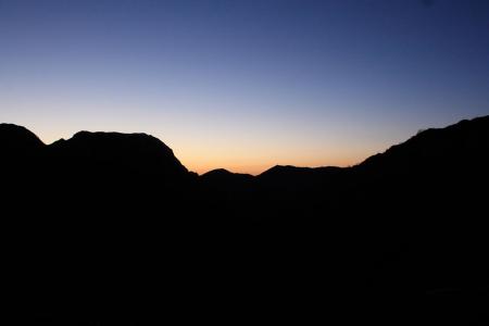 夜があけてきた