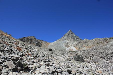 下山時、槍の穂先を振り返る
