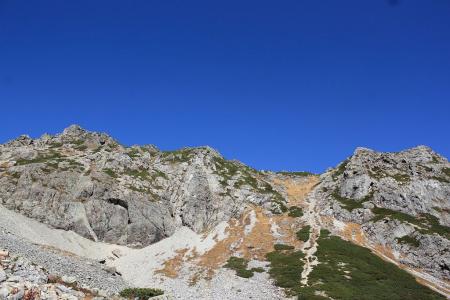 東鎌尾根を望む