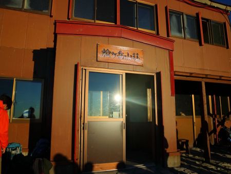 槍ヶ岳山荘に到着。4時間で到着なのでコースタイム通りかな