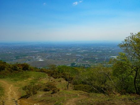 霞んでいなければ名古屋のビル群も写真に写ったと思うんだけど肉眼では見えた。かなり晴天で気持ちいい展望だね