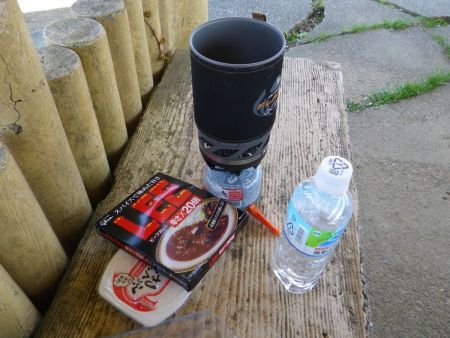 山でLEEの20倍カレーを食べるのは楽しみだ。辛いけどやはり山で食べると美味しいんだよね