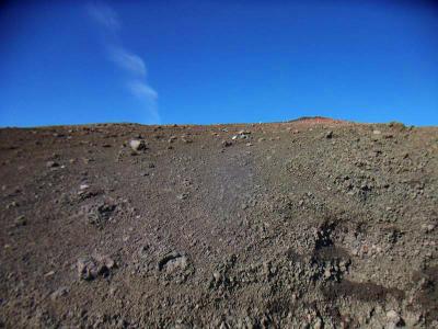下山時も振り返ると晴天でいうことないが、景色があまり・・・
