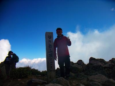 谷川岳山頂で記念撮影を撮ってもらった