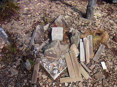 武尊山山頂三角点