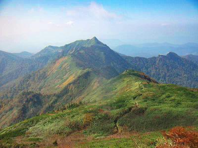 剣ヶ峰山までの稜線を望んでみるとワクワクしてきた