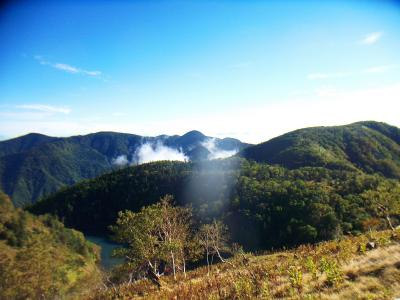ガスはまだ残っているっぽいけど、この晴天なので展望に期待が膨らむ！