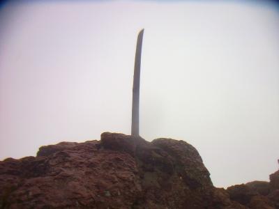 刀？が反対側に刺さっている感じのものがあったので撮影したけど、これ何だろうか！？