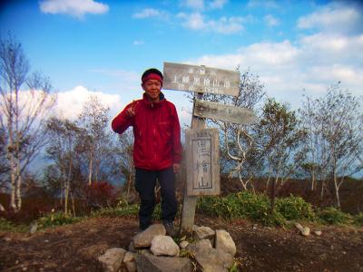 せっかく百名山の一座を登頂したので記念撮影をとってもらった