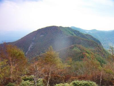 続いて目指す駒ヶ岳。稜線歩きが気持ちよさそうだ