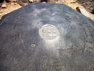 さっきの瑞牆山でも撮影したけど、山頂から何が見えてるか写真ではよくわからんね