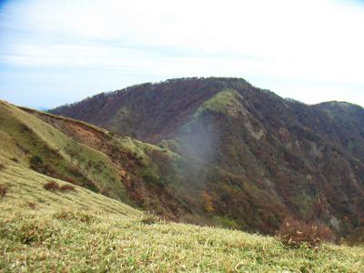さてさて、戻りますかな。膝の痛みがとれずスローペースで歩く