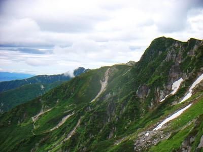 さすがはアルプスで標高高いだけあって岩肌に迫力がある