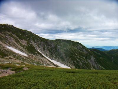 こっち側の稜線も迫力あり。写真では伝わらないかな