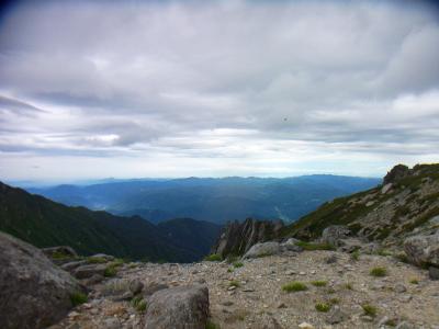 ずいぶん登ってきたと思うけど、まだ下界はこんな感じにしか見えない