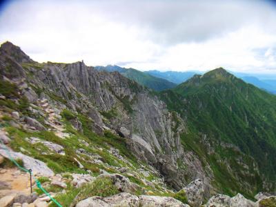 迫力ある岩肌の山。今度は冬来てみたい