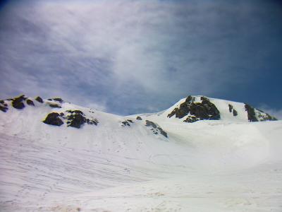 積雪期のアルプスはこの岩肌と雪が迫力あってたまらない！