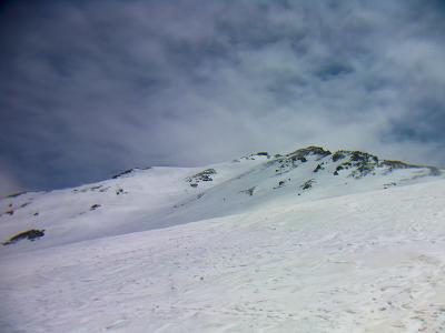 雄山山頂が見えてるんだけど、あれは近そうで結構遠い。Ｙさんはあそこまでは行けないということで一の越までとなる