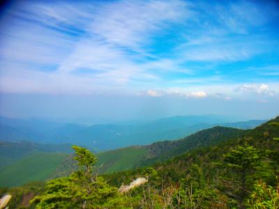 ここで展望があったけど、霞がひどくなっていた。何が見えているのかよくわからない