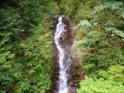 これが三頭滝か！？なんだかそこまで迫力のない滝だった